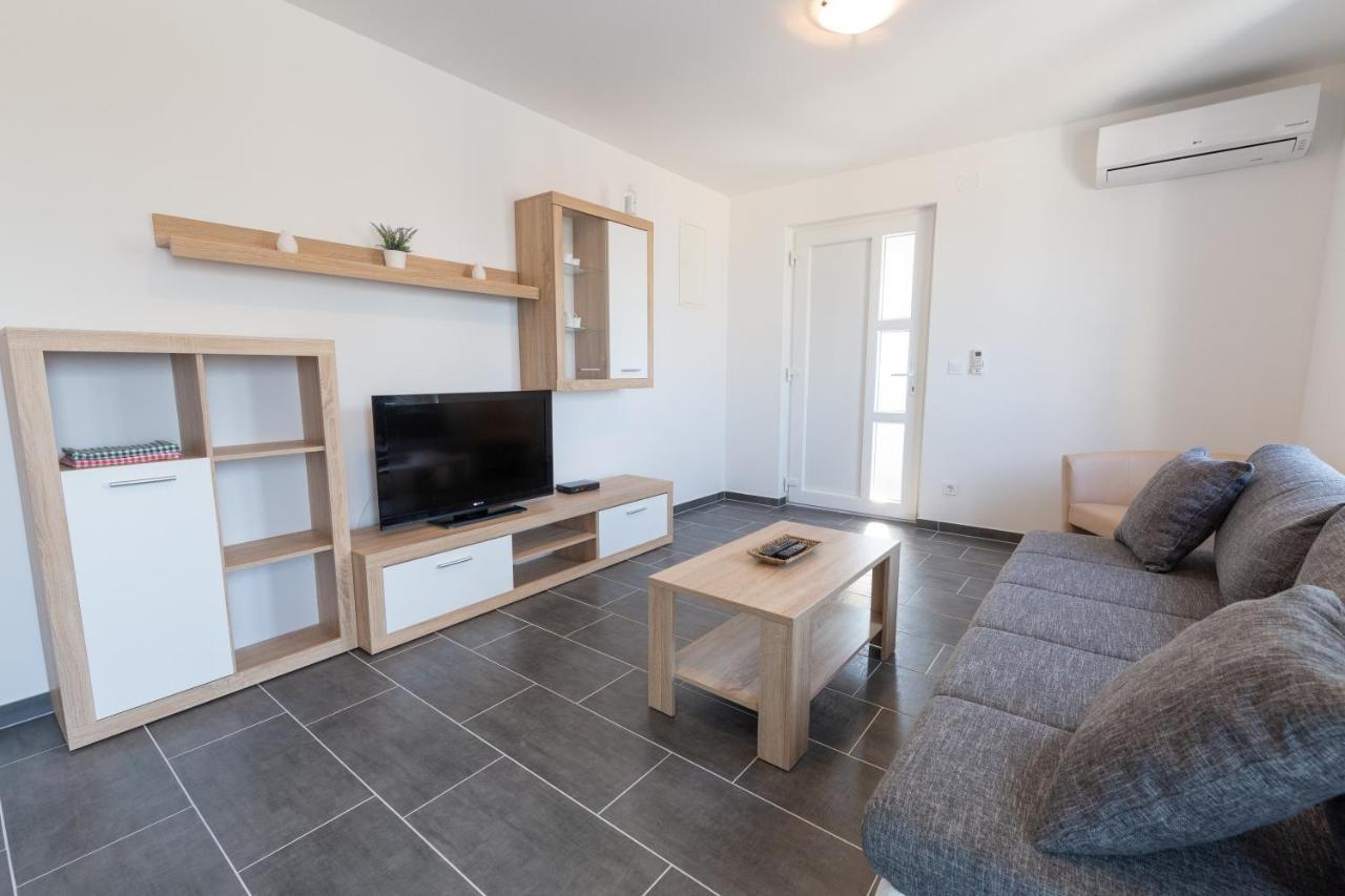 Apartments Luka 塞尼 外观 照片