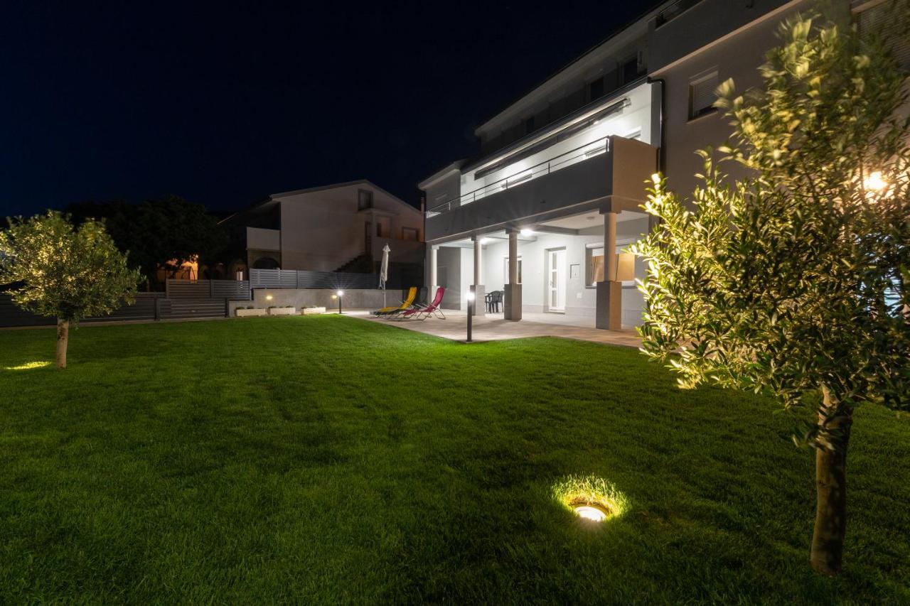 Apartments Luka 塞尼 外观 照片