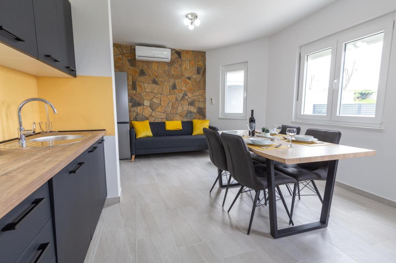 Apartments Luka 塞尼 外观 照片